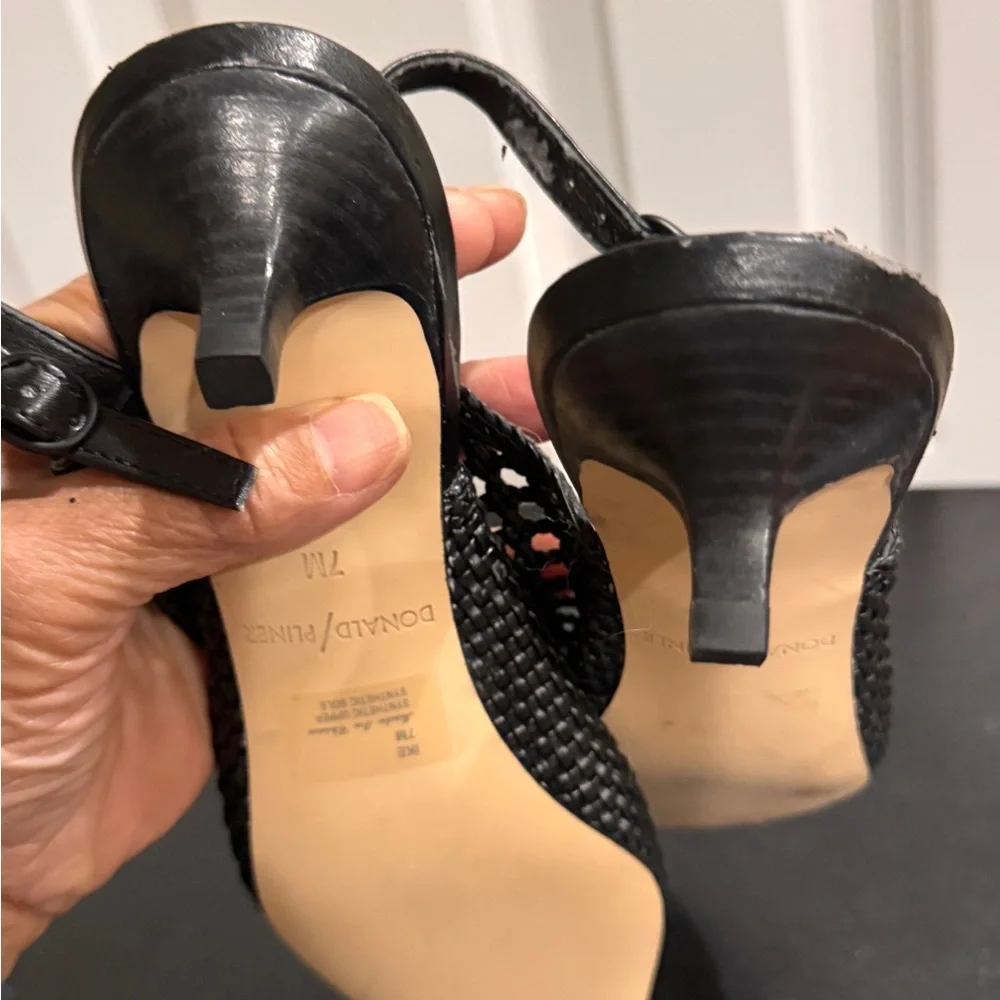 Donald J. Pliner Black slingback with Woven Texture kitten heel size 7